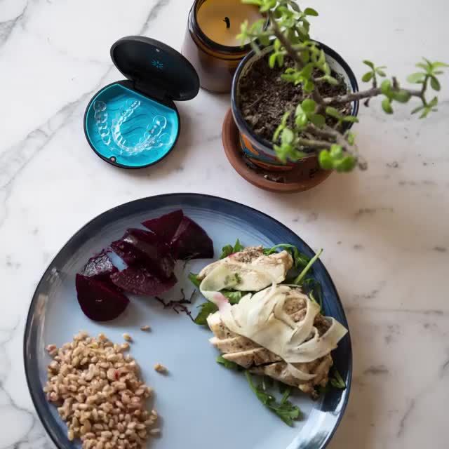 Nhẹ nhàng tháo khay niềng răng và tận hưởng món ăn mình thích ở bất cứ nơi đâu