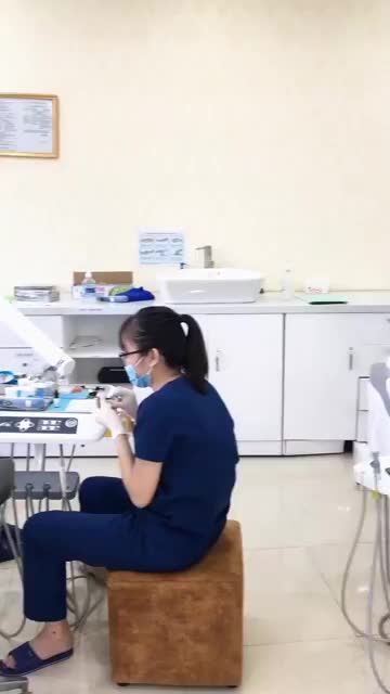 KHÁCH HÀNG GẮN MẮC CÀI SỨ TỰ BUỘC