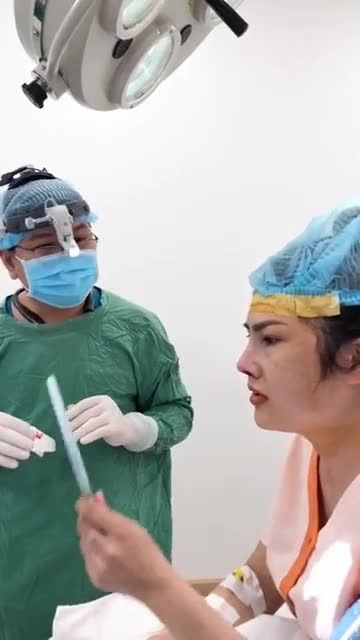 Sóng mũi thấp - đầu mũi ngắn - cánh mũi bè