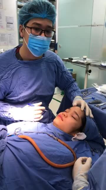 Ca nâng mũi số 12 trong ngày
