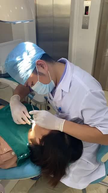 Ca mắc cài sứ tại nha khoa quốc tế athena.