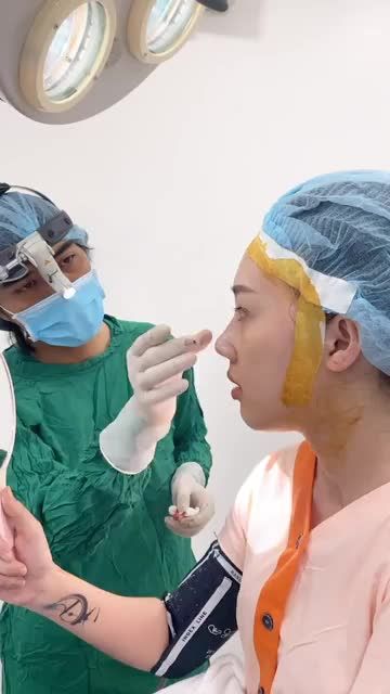 Độc quyền tại AZ NOSE - khách hàng được xem lại dáng mũi trước khi đóng vết khâu