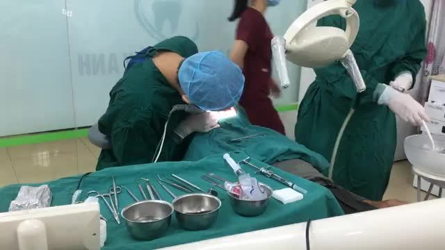 Cấy chân răng nhân tạo implant vị trí 16.