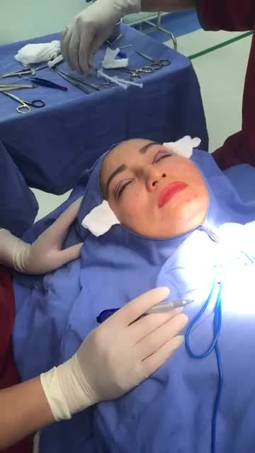 Chị khách hàng kịp "sắm sửa" cho mình 1 cặp mí xinh