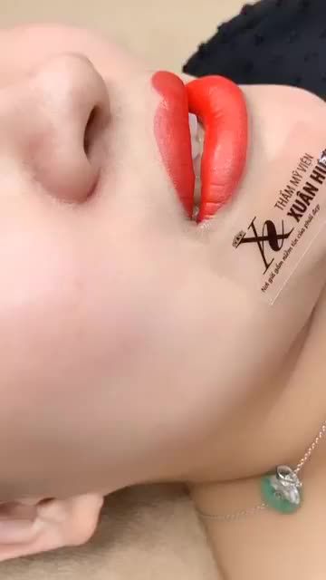MÔI ĐỎ CHỨNG TỎ RẤT XINH