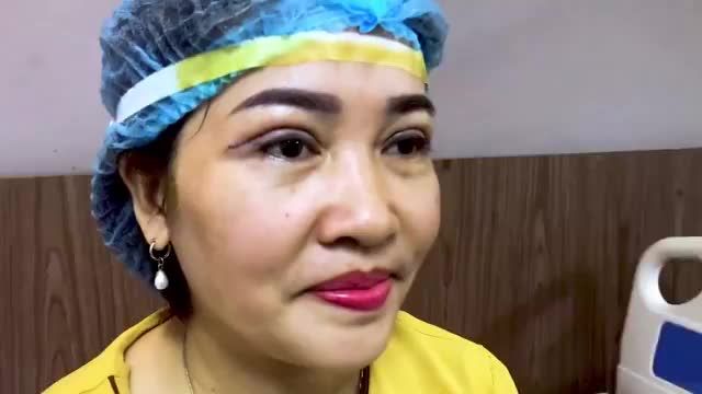 Cả nhà cùng chiêm ngưỡng vị khách hàng trẻ ra đến 10 tuổi chỉ sau 45 phút thực hiện tiểu phẫu Cắt mí
