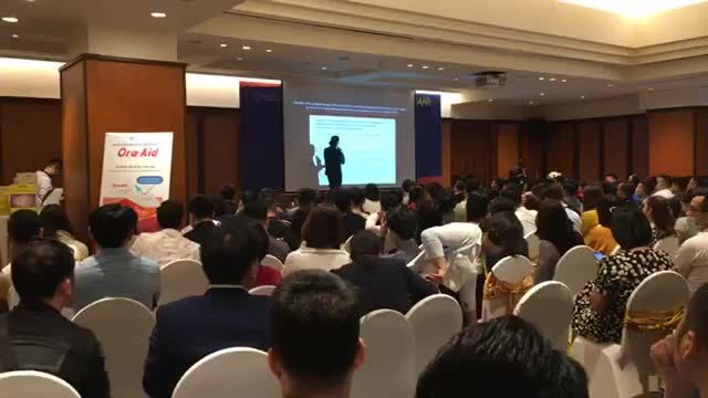 Phần 3 của buổi diễn thuyết về chủ đề Nha chu và điều trị cười hợ lợi do bác sỹ Lê Sơn Tùng của nha khoa Thuỳ anh thực hiện trước đông đảo các bác sỹ đồng nghiệp tại Hà Nội .