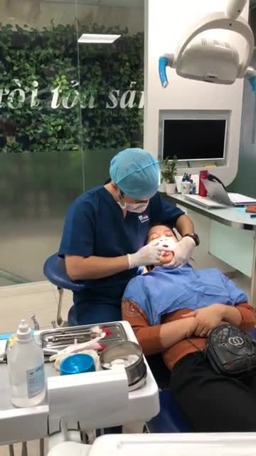 PHỤC HÌNH SỨ TRÊN IMPLANT