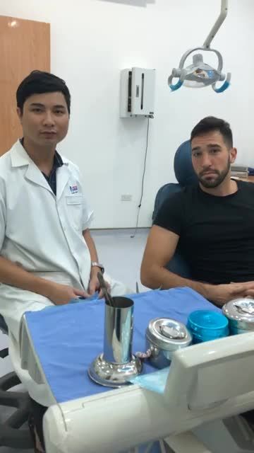 Ca gắn 8 răng sứ veneer cho kh Matija Corak đến từ croatia do bs Phan Tuấn thực hiện tại cơ sở nha khoa paris Vinh ,Nghệ An