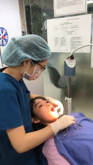 Khách hàng hoàng Thị Như Quỳnh gắn mắc cài kim loại thường tại 12 Thái Thịnh