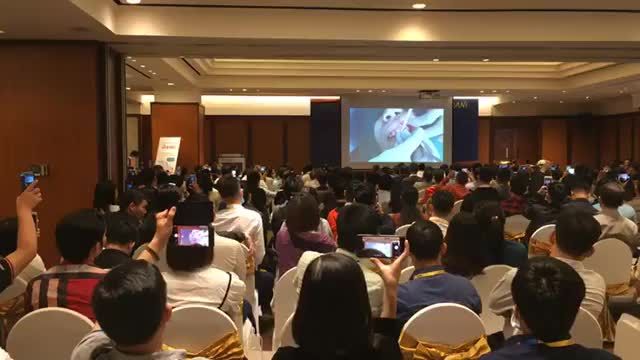 Cùng theo dõi phần cuối của buổi nói chuyện về phẫu thuật cười hở lợi được thực hiện bởi bác sỹ Lê Sơn Tùng