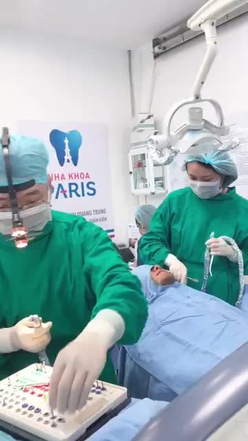 Chú Nguyễn Khắc Luận sử dụng dịch vụ cấy 2 trụ Implant Strauman Active do bs Hiệp thực hiện tại chi nhánh 39 Quang Trung