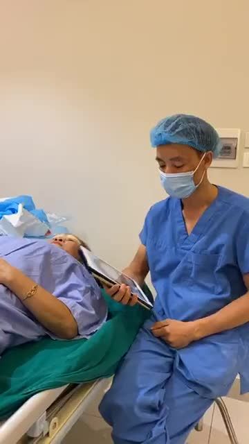 NÂNG CUNG CHÂN MÀY