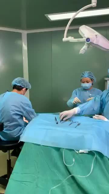 BÁC SĨ TÚ DUNG NÂNG MŨI SỤN SƯỜN CHO NỮ KHÁCH HÀNG DA MŨI MỎNG
