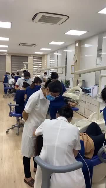 CẬN CẢNH CA GẮN MẮC CÀI MẶT TRONG CÙNG BÁC SĨ THU TRANG
