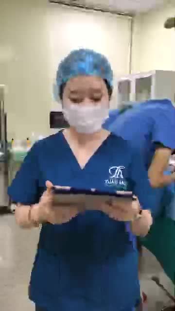 NÂNG CUNG CHÂN MÀY
