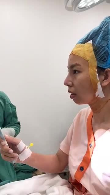 Đầu mũi ngắn - hai cánh mũi bè