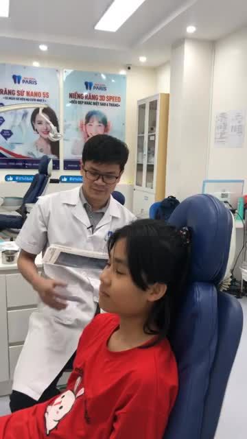 Khách hàng Phi Yến sn 2008, sống tại TP HCM , đang gắn mắc cài dịch vụ chỉnh nha mắc cài kim loại thường do Bsi Nhật Anh  thực hiện tại nha khoa Paris chi nhánh 87 Nguyễn Thái Học