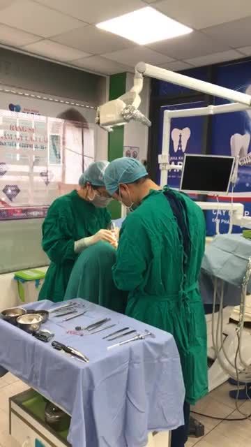 Khách hàng Nguyễn Hi Vọng cắm 1 trụ Dentium Hàn Quốc tại 12 Thái Thịnh