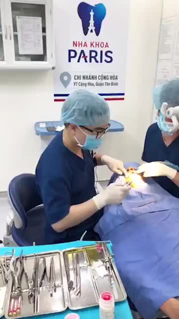 KH Tô Huyền Huấn Nhổ răng khôn tại nha Khoa Paris .