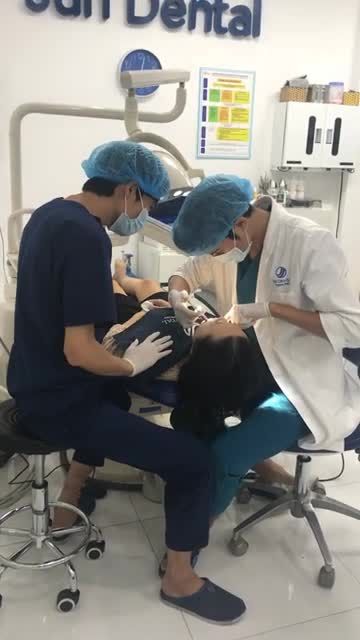 Mưa gió tới JUN DENTAL nhổ 3 RĂNG KHÔN ngay nào