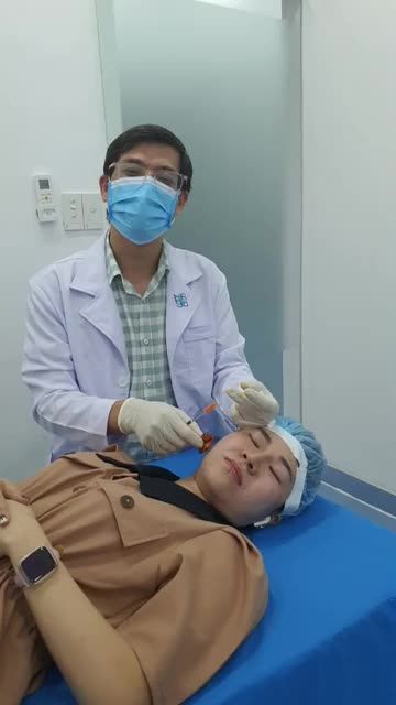 KHÁCH HÀNG TIÊM BOTOX LÀM THON GỌN GÓC HÀM