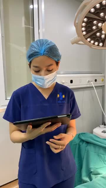 GÁI 2 CON NHƯNG NGỰC KHÔNG HÉO HON