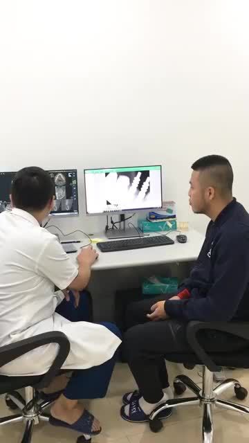 KHÁCH HÀNG VỪA PHỤC HÌNH LẮP RĂNG IMPLANT HOÀN THIỆN
