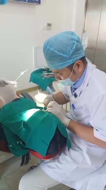 NHỔ RĂNG KHÔN BẰNG MÁY PIEZOTOME