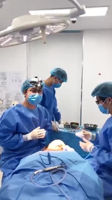 Đã tạo hình xong mắt cho Út Hương sau 1 tiếng  ca tạo hình mắt theo đúng nghĩa!!!