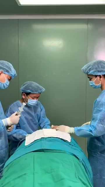 Bác sĩ Tú Dung giúp mặt LÕM HỐC HÁC thành TƯƠI TRẺ ĐẦY ĐẶN