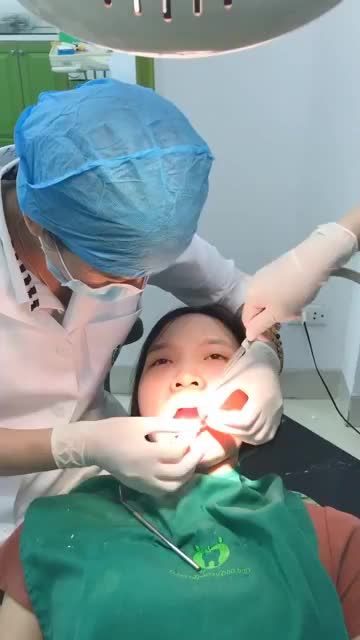 BÁC SĨ TRÊN 15 NĂM KINH NGHIỆM TRỰC TIẾP THẨM MỸ RĂNG SỨ CHO MỘT VỊ KHÁCH HÀNG