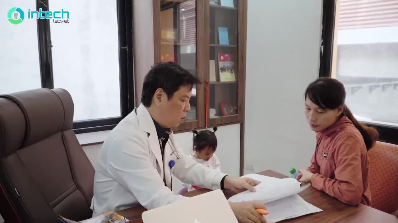 TIẾN SĨ - BÁC SĨ TRƯƠNG HỒNG SƠN BẤT NGỜ KHI TRẢI NGHIỆM TRỒNG RĂNG IMPLANT TẠI LẠC VIỆT INTECH