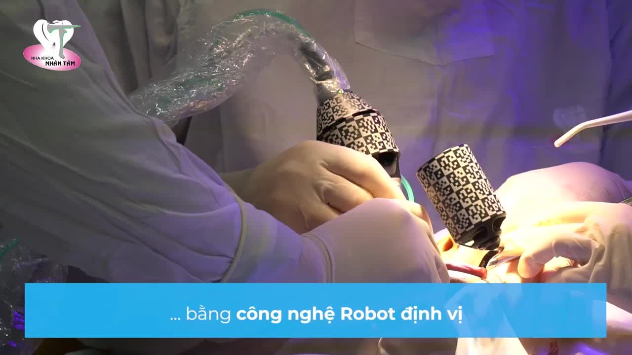 ỨNG DỤNG ROBOT ĐỊNH VỊ TRỒNG RĂNG CHO BỆNH NHÂN KHÔNG RĂNG BẨM SINH