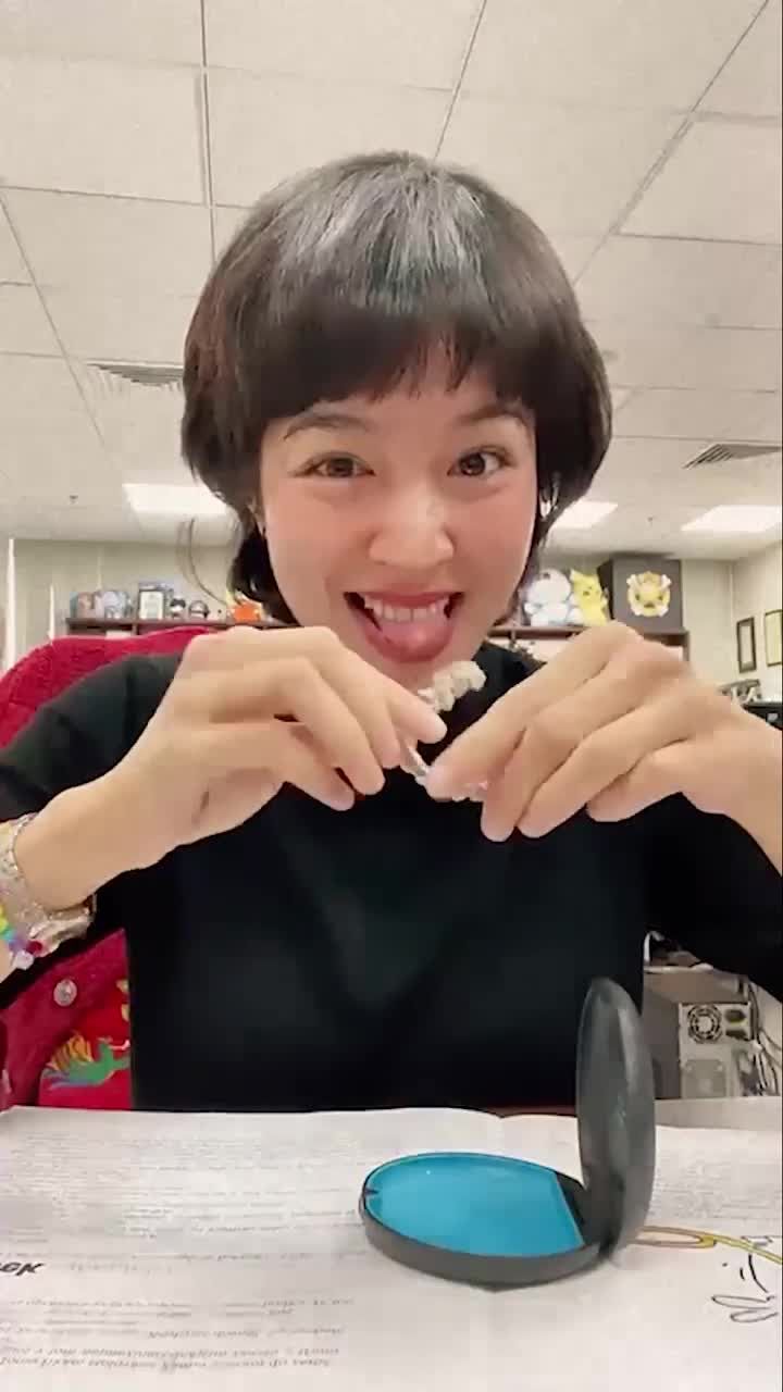 KHAY NIỀNG TRONG SUỐT- ĐEO VÀO KHÔNG AI BIẾT