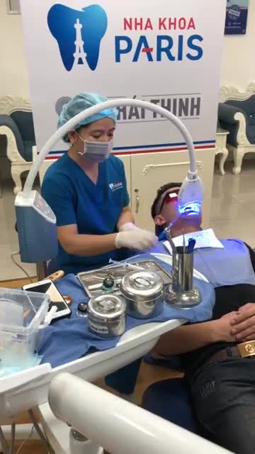 Khách hàng Long Tuấn Giang thực hiện tẩy trắng răng tại phòng khám