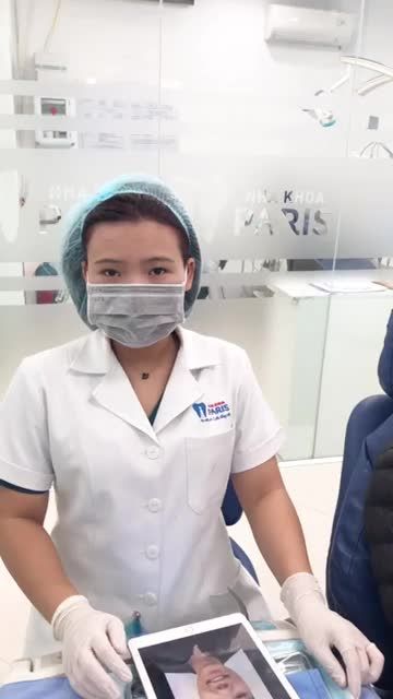 Khách hàng kết thúc chỉnh nha khay trong tại Nha khoa Paris 39 Quang Trung