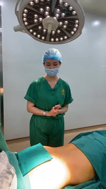 PHẦN 2: QUÁ TRÌNH “NHÀO NẶN” BODY GỢI CẢM CHO CHỊ KHÁCH HÀNG BẰNG DỊCH VỤ “HÚT MỠ EO SAU VÀ CẤY MỠ HÔNG”
