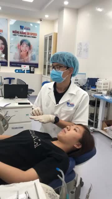 kh Như Ý sinh năm 1995 sống tại TPHCM, vừa thực hiện gắn mắc cài dịch vụ chỉnh nha mắc cài sứ thường tại nha khoa Paris 87 Nguyễn Thái Học, do bsi Nhật Anh thực hiện