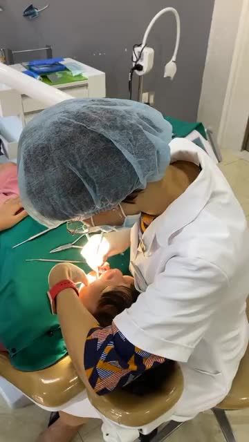 Case gắn mắc cài cho khách hàng