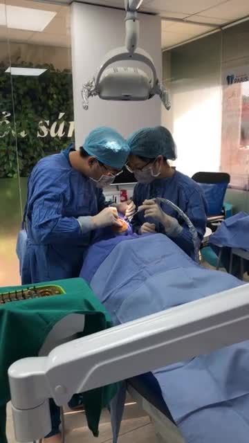 Khách hàng Diêm Thị Lai cắm 1 trụ Dentium Hàn Quốc tại nha khoa 12 Thái Thịnh