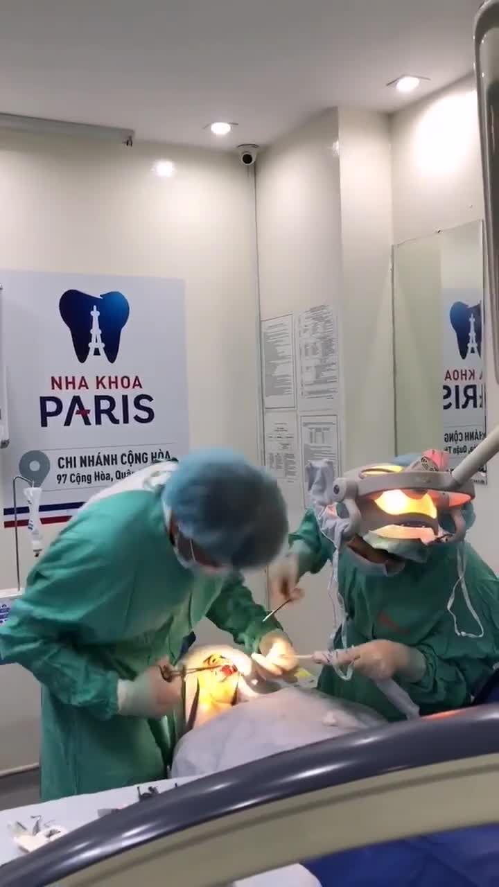 PHẪU THUẬT CẤY GHÉP 03 TRỤ IMPLANT TẠI PARIS CỘNG HÒA