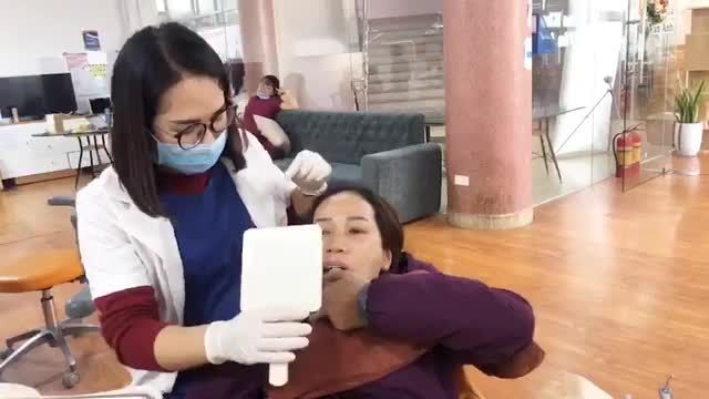 Khách hàng tái khám niềng răng trong suốt INVISALIGN