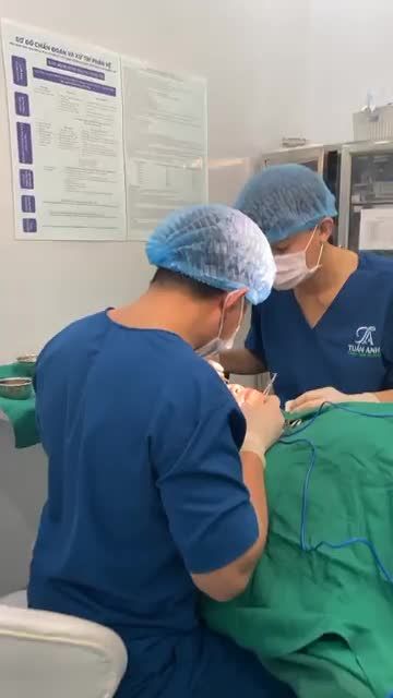 CẮT MÍ TRÊN MỞ RỘNG GÓC MẮT TRONG