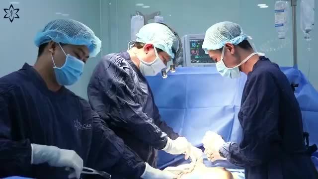 THEO DÕI BÁC SĨ BỆNH VIỆN EMCAS CẢI THIỆN MÔ TUYẾN NGỰC CHO KHÁCH HÀNG CHO XƯƠNG NGỰC NHỎ