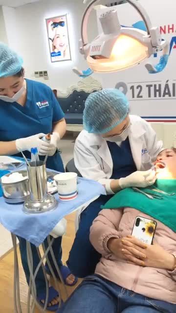 GẮN NIỀNG RĂNG MẮC CÀI SỨ THƯỜNG TẠI NHA KHOA PARIS 12 THÁI THỊNH, HÀ NỘI