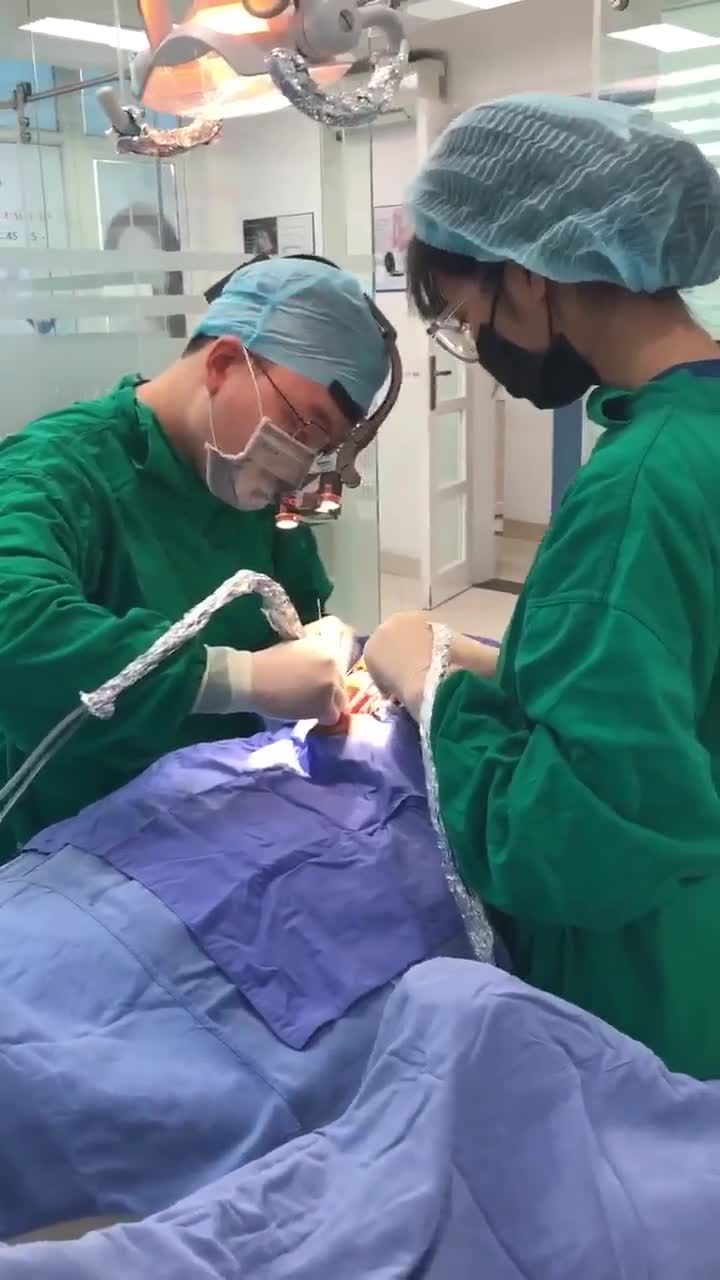 Cận Cảnh Cấy Ghép Implant Cho Khách Hàng Trần Sĩ Hòa Tại Nha Khoa Paris 39 Quang Trung