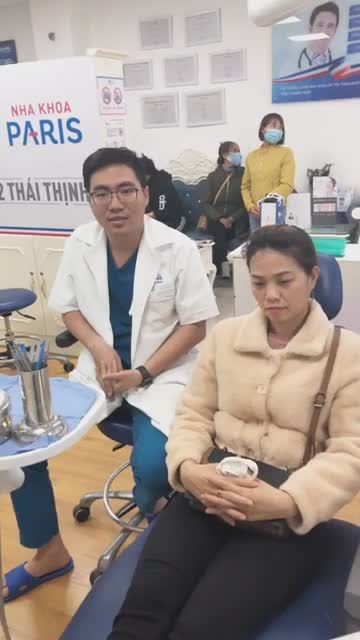 TẶNG MÁY TĂM NƯỚC CHO KHÁCH HÀNG GẮN NIỀNG RĂNG KHAY TRONG INVISALIGN