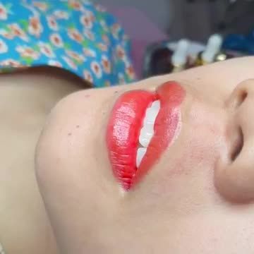 Phun môi Babylips môi đẹp xinh, màu tươi trẻ ngay sau khi thực hiện tại Dr.Hải Lê