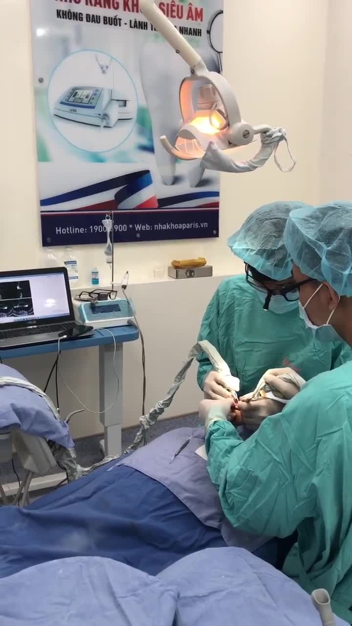 KH Chú Lam sn 1958 sống tại Q1, HCM thực hiện cắm 2 trụ mini implant Dentium HQ cùng BS Hồ Nhật Anh tại nha khoa Paris 87 Nguyễn Thái Học